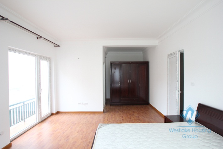 Nice and lake view serviced apartment  for rent in Quang An Street, Tay Ho District, Ha Noi 